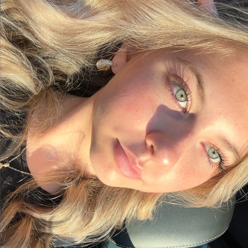 Meet your Posher, Avery